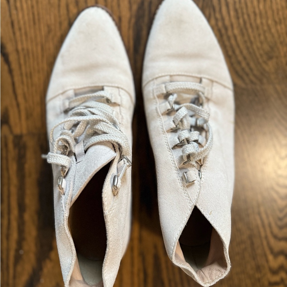 Women's Gray (with purple undertones) Lace-Up Shoes